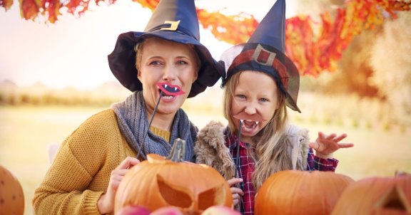 fall festivals, toledo ohio, mother and daughter in costume